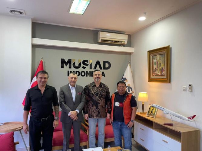 Musiad Indonesia with the owner of Turkuaz Turkish Restaurant, Mr. Sezai ZORLU (FILEminimizer)